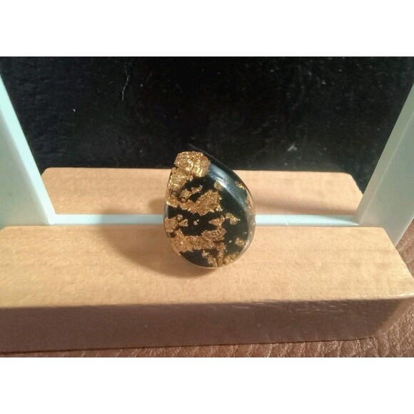 Vintage Lucite Earrings & Tie Tack Set – Clear with Gold Flakes - Picture 4 of 7